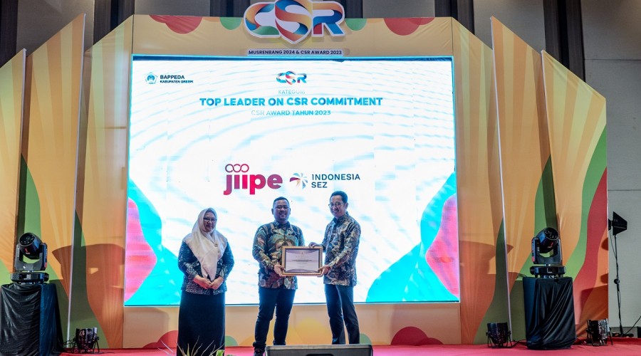 JIIPE Gresik SEZ received CSR Award from Gresik Regency Government