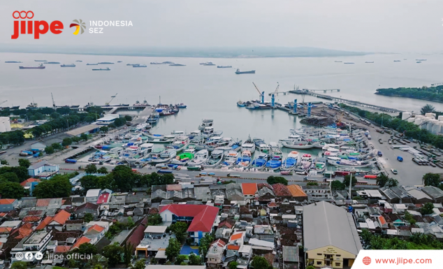 What factors make Gresik an appealing location for investors in Southeast Asia?