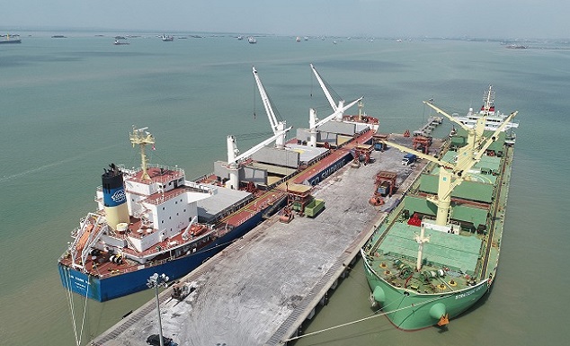 Mendominasi Arus Barang, Apa Saja Muatan Kering Utama di Pelabuhan Kawasan Industri Surabaya Gresik JIIPE?